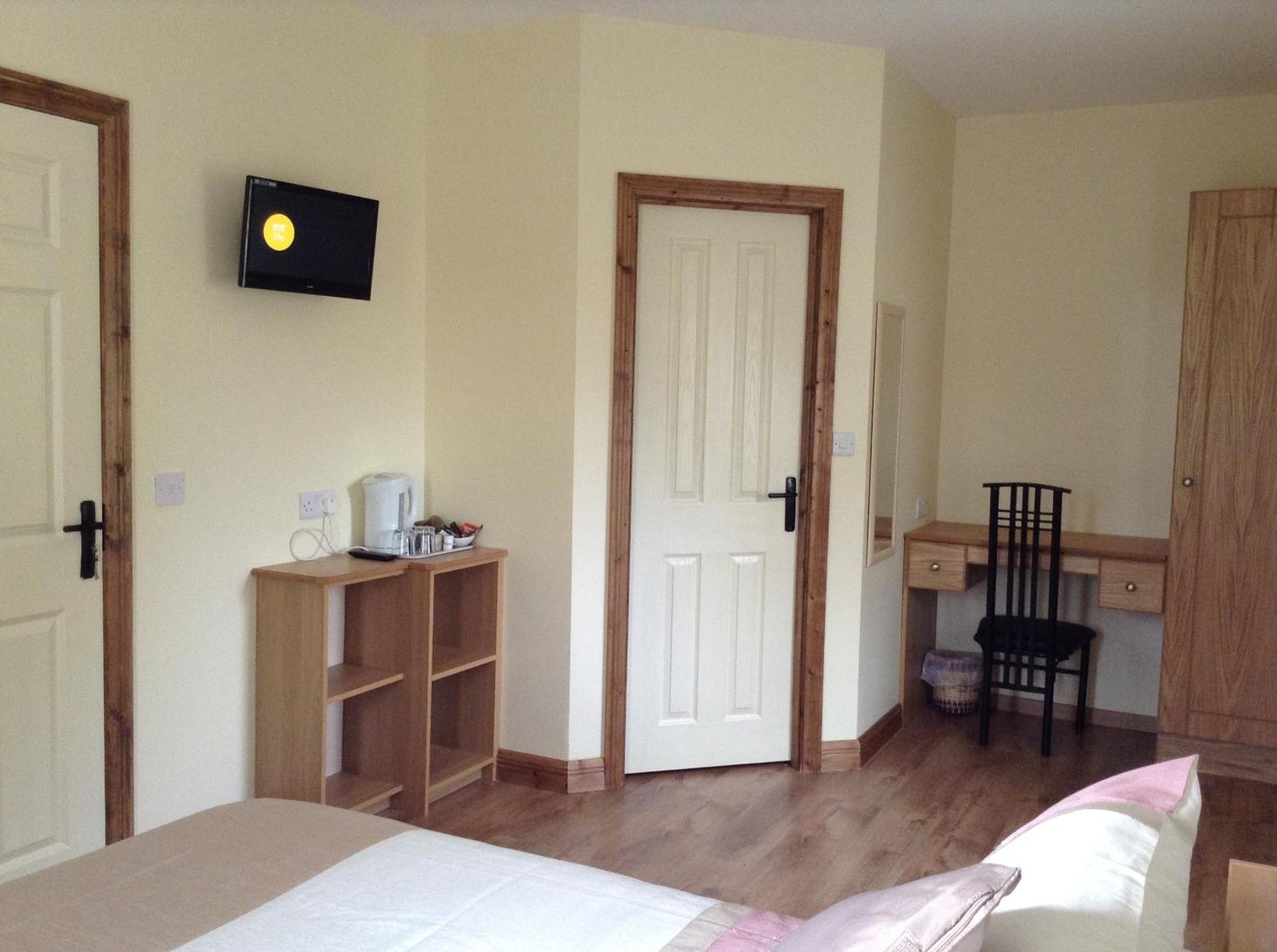Deerpark Manor Bed And Breakfast 스윈포드 객실 사진