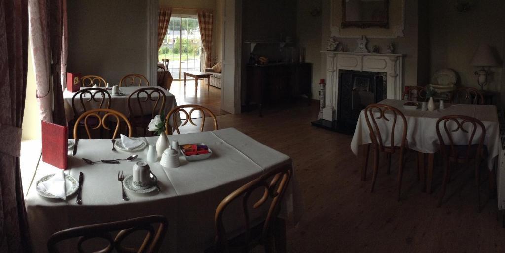 Deerpark Manor Bed And Breakfast 스윈포드 외부 사진