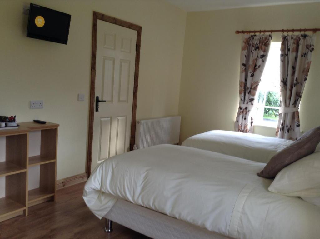Deerpark Manor Bed And Breakfast 스윈포드 외부 사진